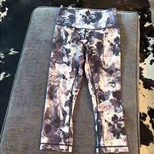 Lululemon women’s Floral  Leggings